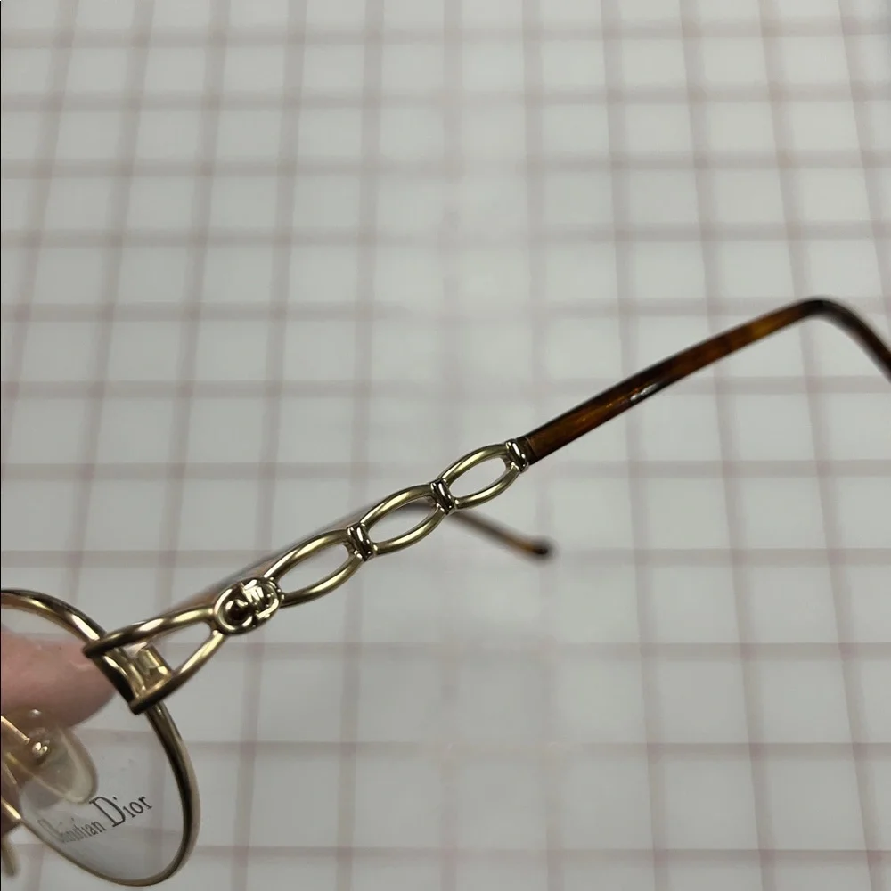 CHRISTIAN DIOR Vintage NWOT Classic Gold/Tortoise 52-18-135 Chain Eyeglass Frame